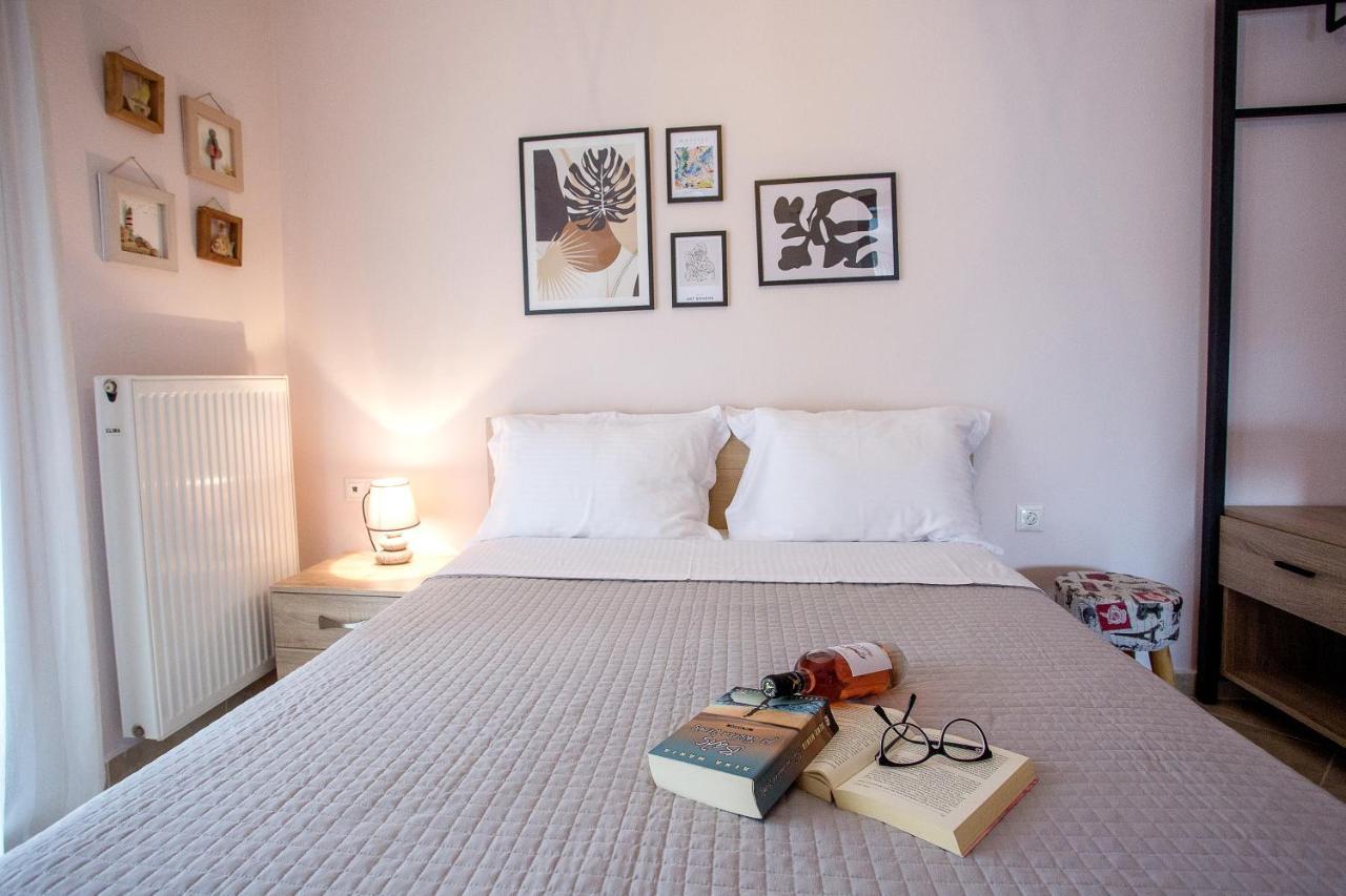 Konstantina & Evgenia Deluxe Apartment Néa Péramos Dış mekan fotoğraf