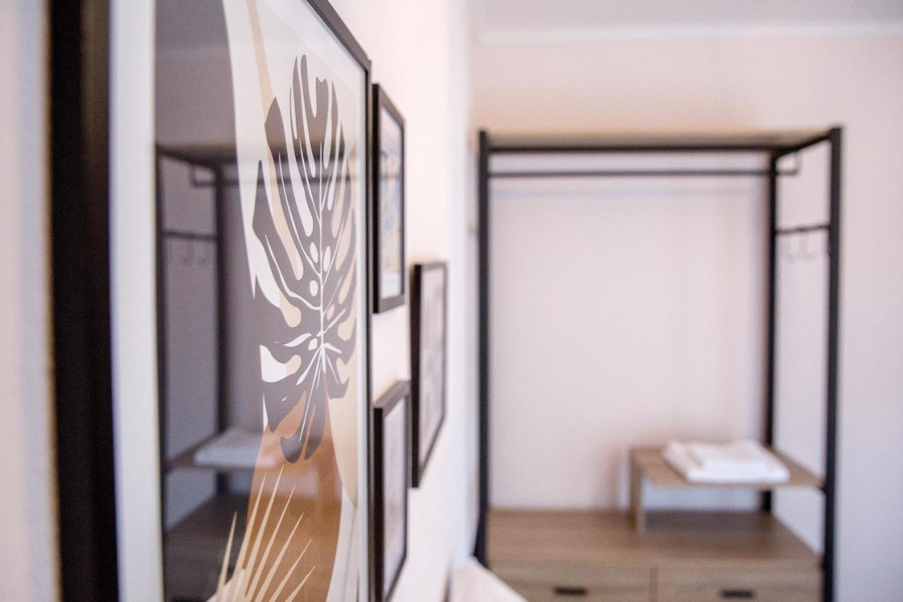 Konstantina & Evgenia Deluxe Apartment Néa Péramos Dış mekan fotoğraf