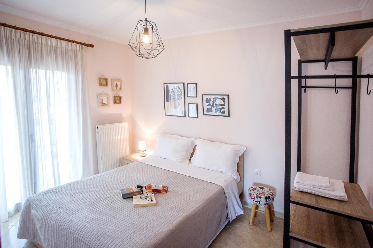 Konstantina & Evgenia Deluxe Apartment Néa Péramos Dış mekan fotoğraf