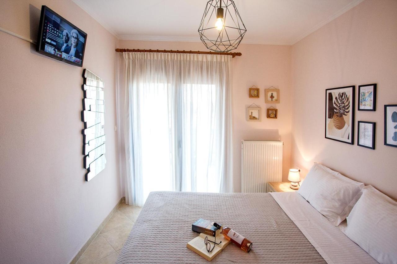 Konstantina & Evgenia Deluxe Apartment Néa Péramos Dış mekan fotoğraf