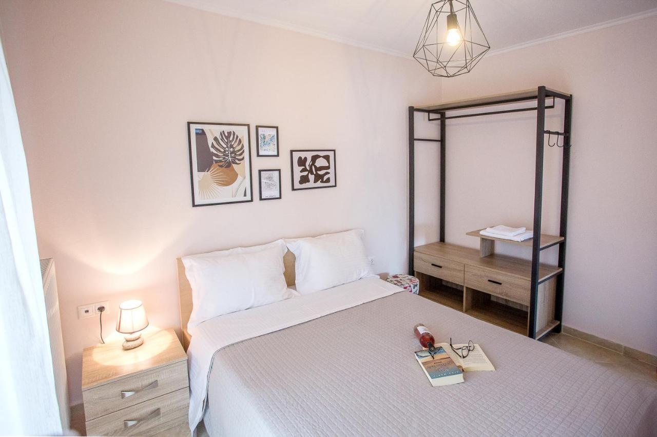 Konstantina & Evgenia Deluxe Apartment Néa Péramos Dış mekan fotoğraf