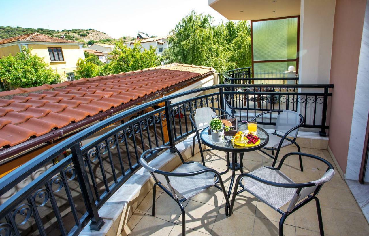 Konstantina & Evgenia Deluxe Apartment Néa Péramos Dış mekan fotoğraf
