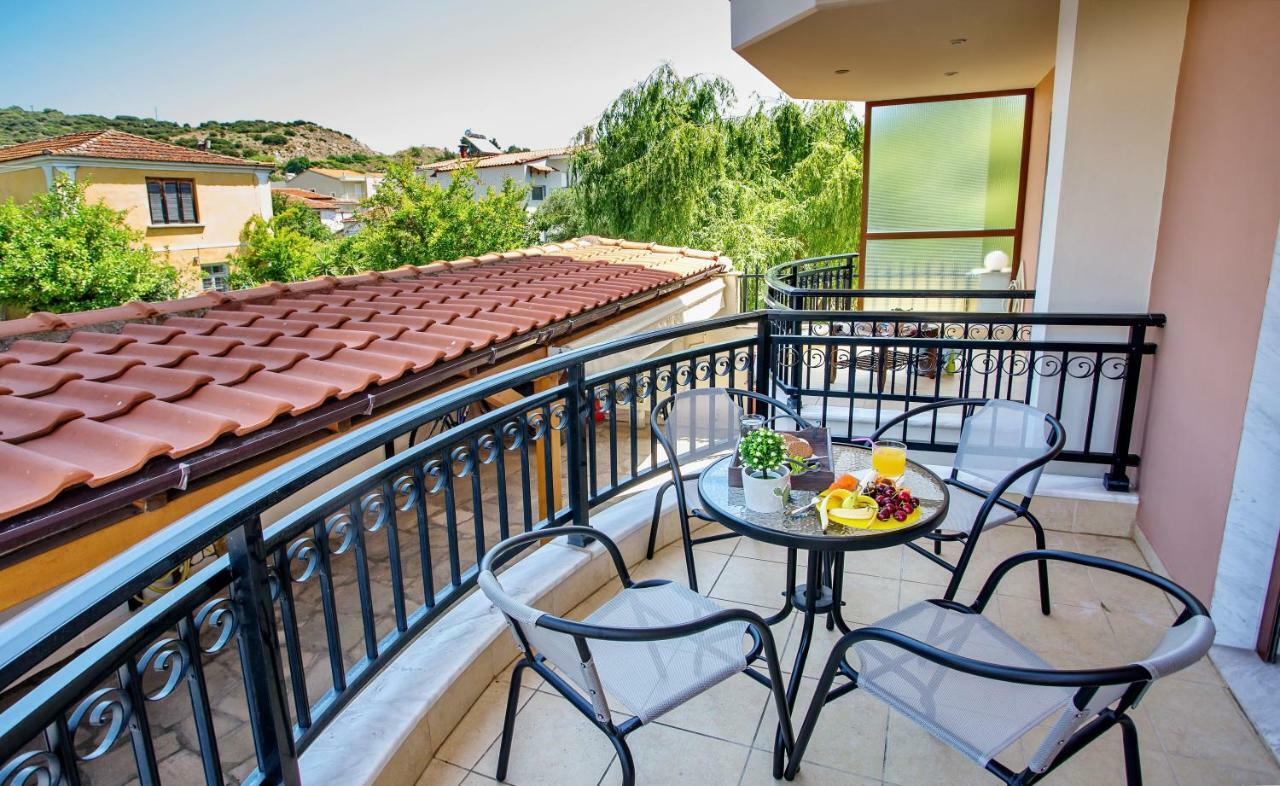 Konstantina & Evgenia Deluxe Apartment Néa Péramos Dış mekan fotoğraf