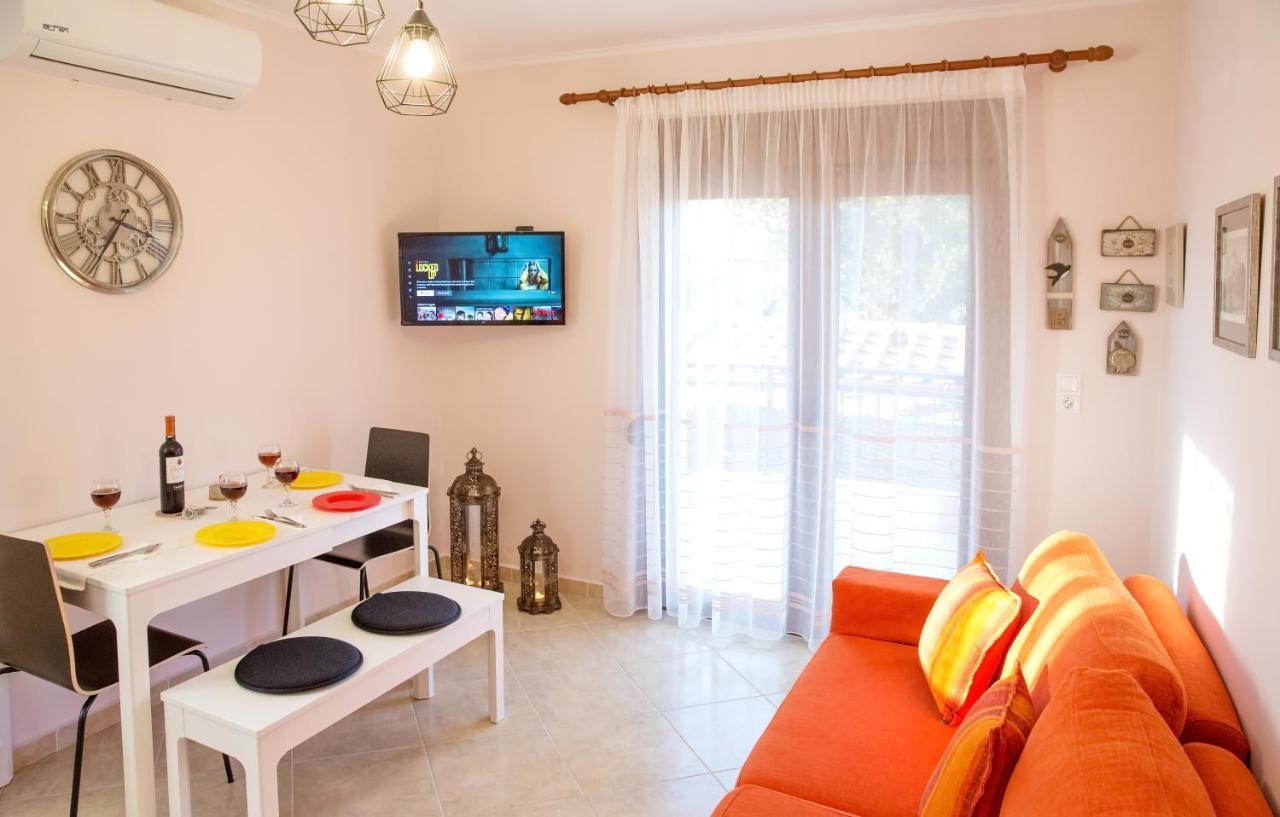 Konstantina & Evgenia Deluxe Apartment Néa Péramos Dış mekan fotoğraf