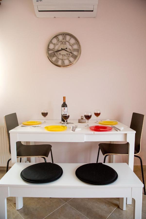 Konstantina & Evgenia Deluxe Apartment Néa Péramos Dış mekan fotoğraf
