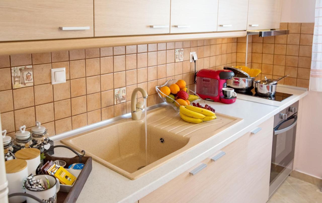 Konstantina & Evgenia Deluxe Apartment Néa Péramos Dış mekan fotoğraf