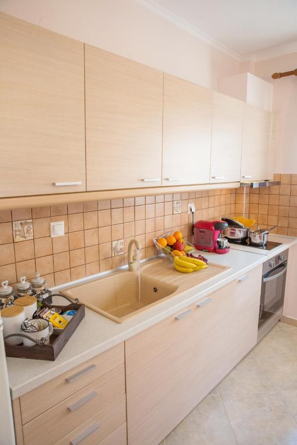 Konstantina & Evgenia Deluxe Apartment Néa Péramos Dış mekan fotoğraf