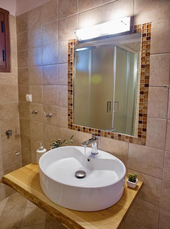 Konstantina & Evgenia Deluxe Apartment Néa Péramos Dış mekan fotoğraf