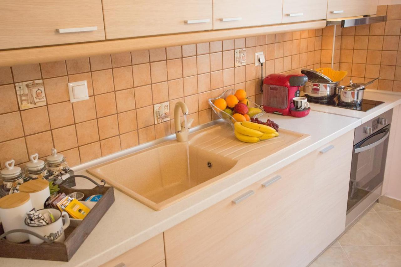 Konstantina & Evgenia Deluxe Apartment Néa Péramos Dış mekan fotoğraf