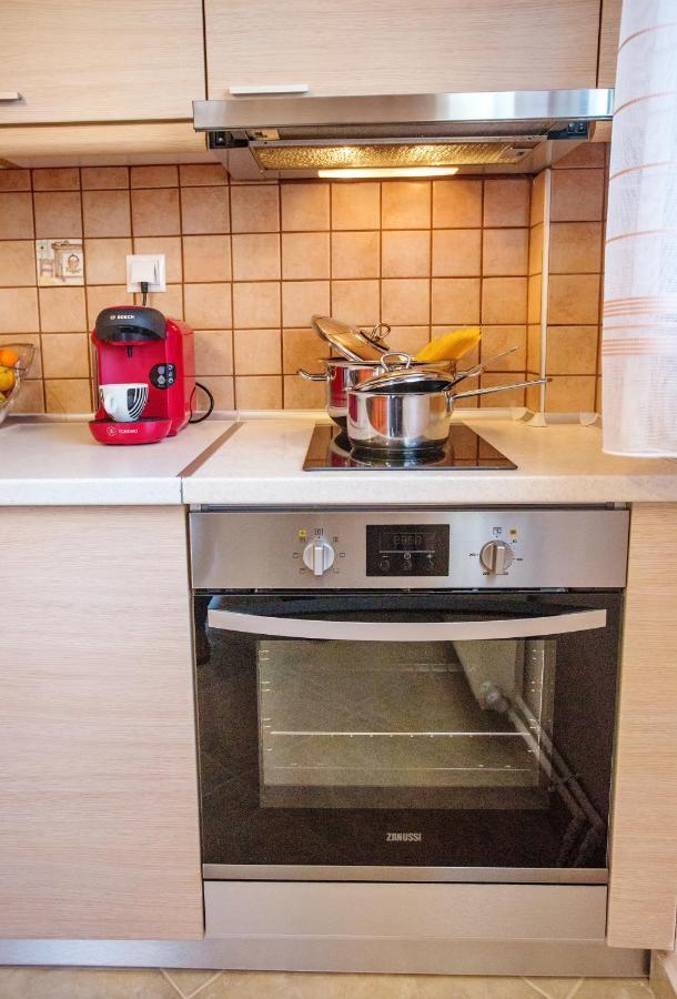 Konstantina & Evgenia Deluxe Apartment Néa Péramos Dış mekan fotoğraf