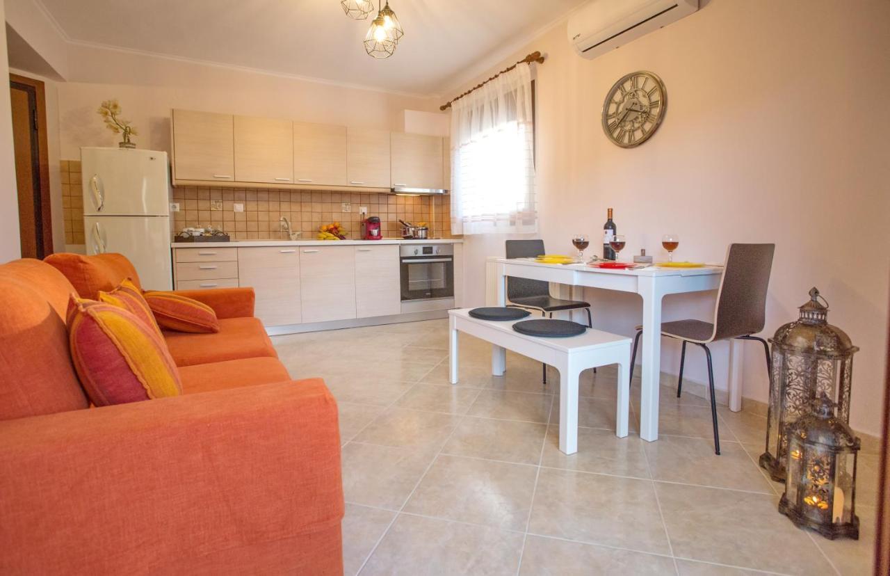 Konstantina & Evgenia Deluxe Apartment Néa Péramos Dış mekan fotoğraf